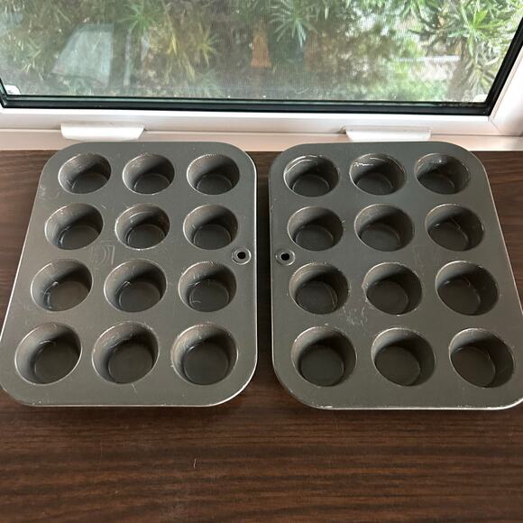 Set of 2 Vintage Mirro Mini Muffin Pans – 12 Cup Aluminum Bakeware - Picture 11 of 14